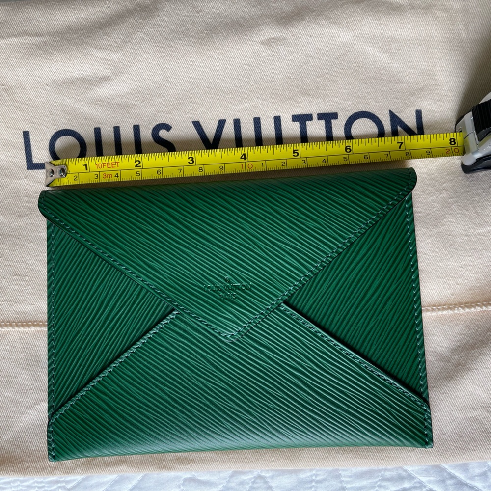 NEW Louis Vuitton Green Epi Envelope Pouch - Picture 2 of 6